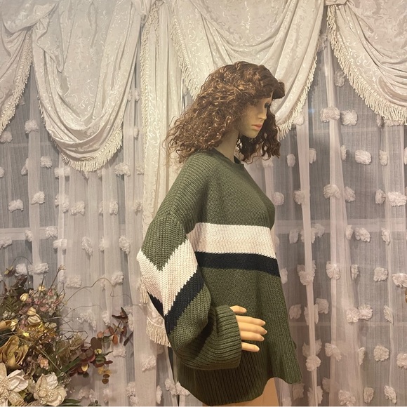 Sanctuary Top - Picture 2 of 2